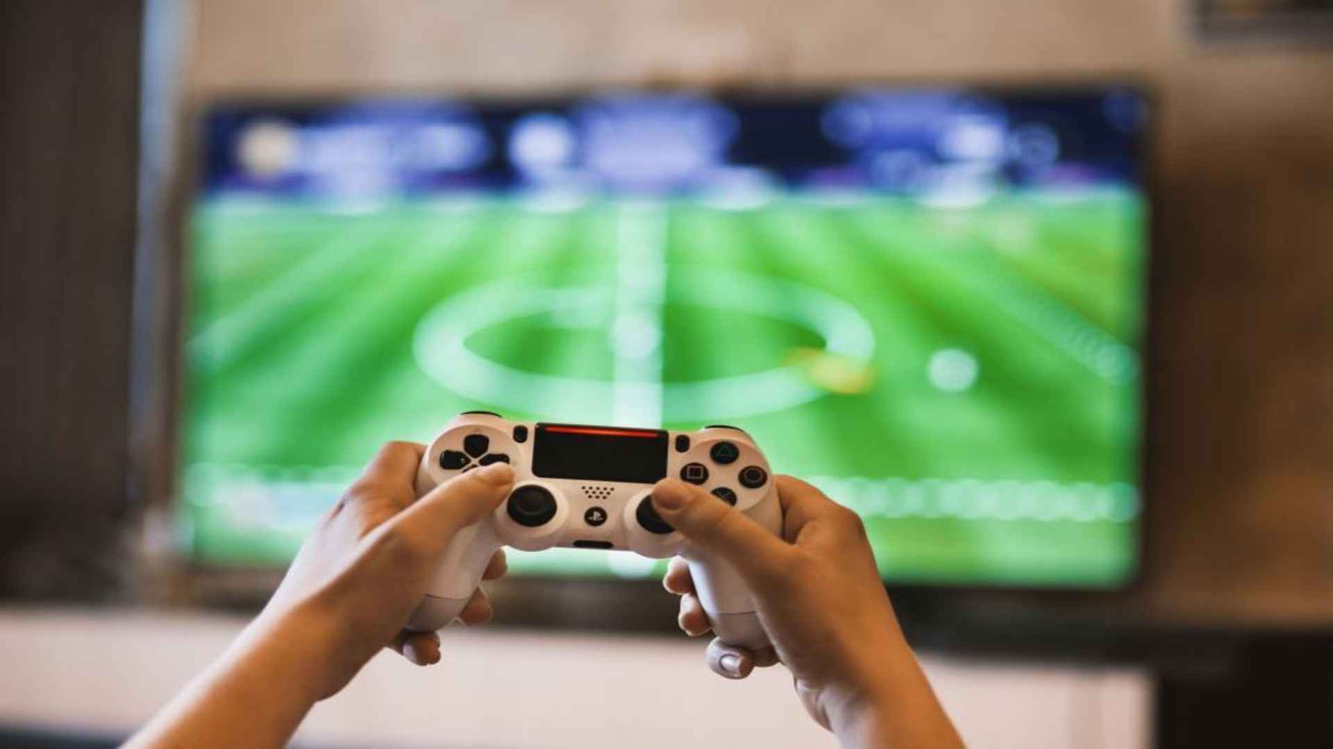 Why Visual Movement Makes Random Rewards More Engaging